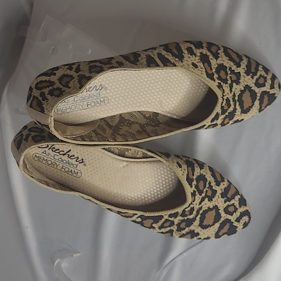 Sketchers Women's Animal Print Memory Print Slip Ons -Size 9.5 Beige - Picture 3 of 6